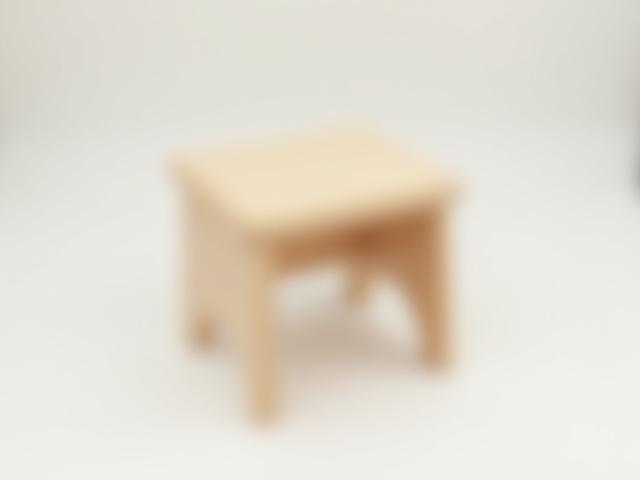 Lille træskammel med minimalistisk design